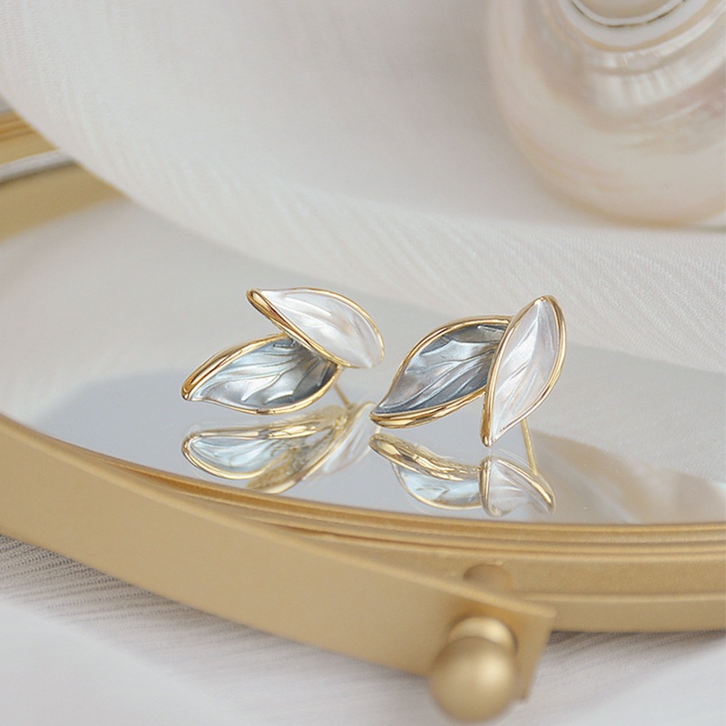 Khuyên tai chiếc lá cuối thu màu xanh trắng phong cách Hàn Quốc