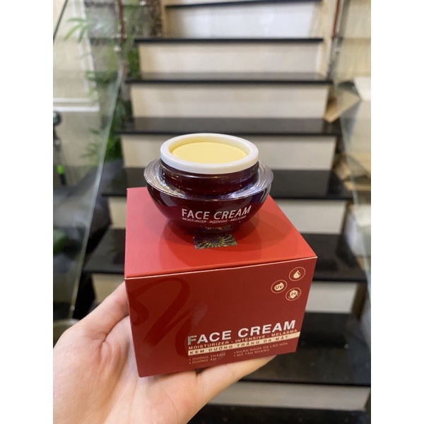 Kem face đỏ TYS trắng da mờ nám 4in1 hộp nhỏ