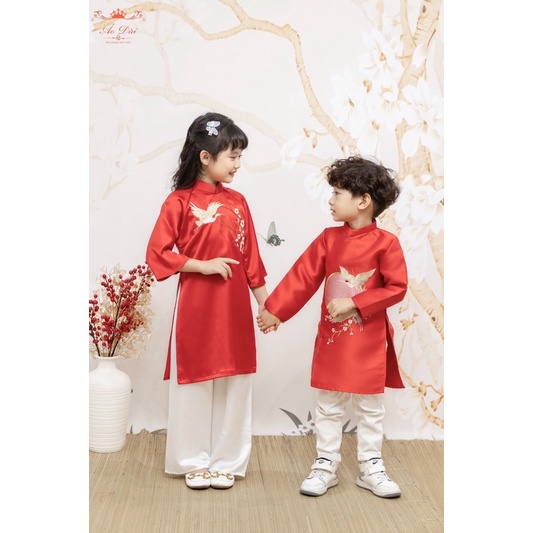 Áo dài gia đình Yến Xuân màu đỏ áo dài thêu dành cho gia đình đủ bố mẹ bé trai bé gái chụp ảnh lễ tết đẹp