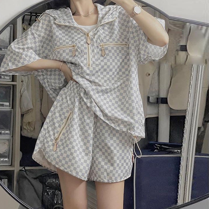Bộ đồ thể thao 2 món gồm áo khoác trùm đầu dáng rộng và quần đùi ống rộng phong cách thường ngày Hàn Quốc 2022 mới
