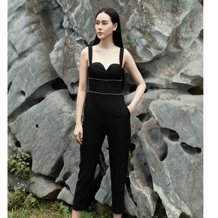 Jumpsuit đen đính thiết kế (2D) Elise FS2002028JLWOBK | BigBuy360 - bigbuy360.vn