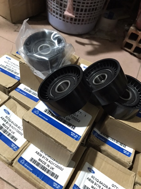 Pulley (puly) tăng dây curoa tổng Ford Transit 2009-2019(puly trong cụm)