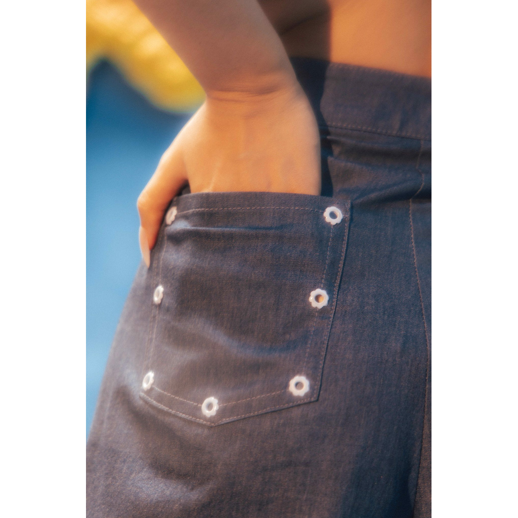 LIBÉ - Quần ngắn vải denim màu xanh dương có chi tiết mắt cáo