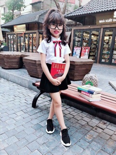 Set áo trắng váy đen cho bé gái
