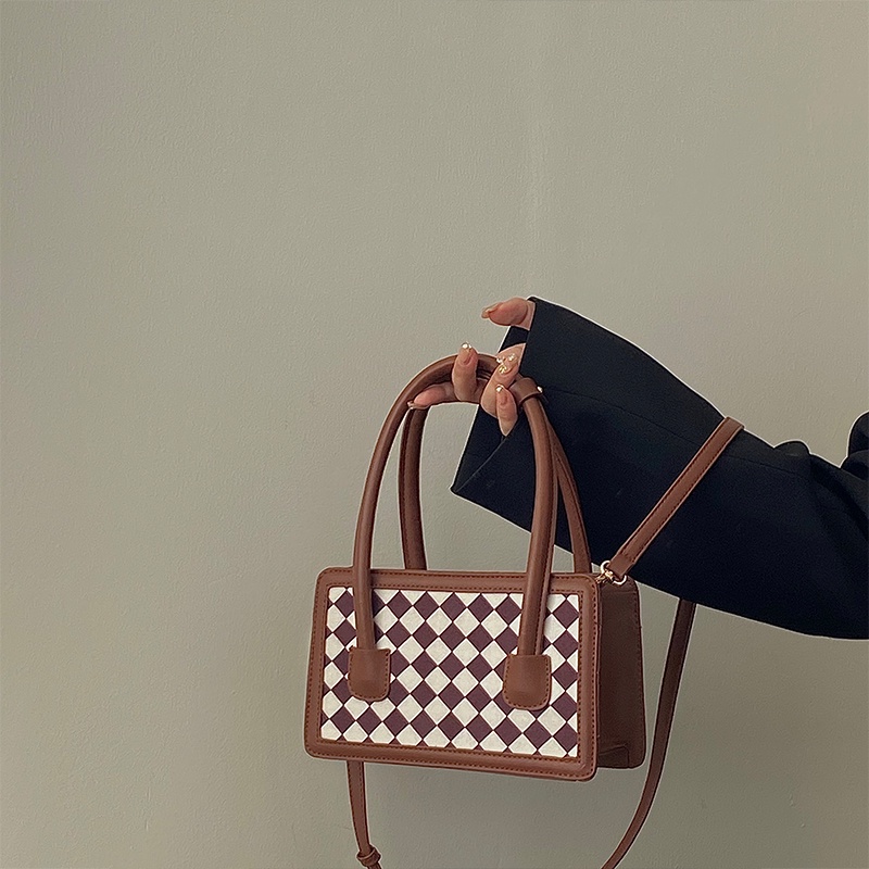 Túi Xách Hình Thoi Dễ Phối Đồ Thời Trang Cho Nữ