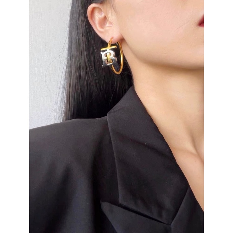 BURBERRY Bông Tai Chữ B Bằng Thép Titan Thời Trang