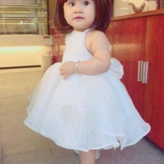 Đầm công chúa xòe trắng