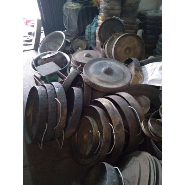 Chiêng đồng màu đen đk 40cm.