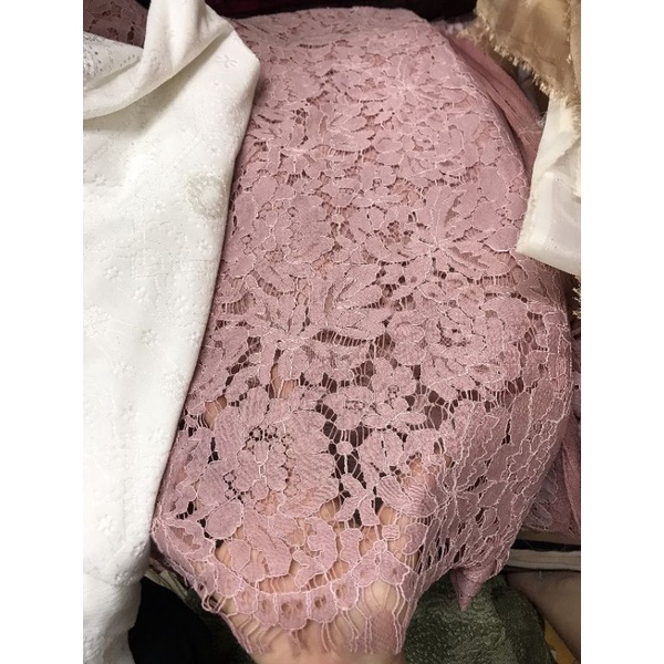 Vải ren cao cấp mềm 1 khoang  có gâu 2 bên đầu hàng loại 1