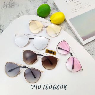 Mắt kính đẹp, thời trang, tôn thêm vẻ đẹp cho khuôn mặt của bạn. Cùng nhau bảo vệ đôi mắt đẹp của mình nhé