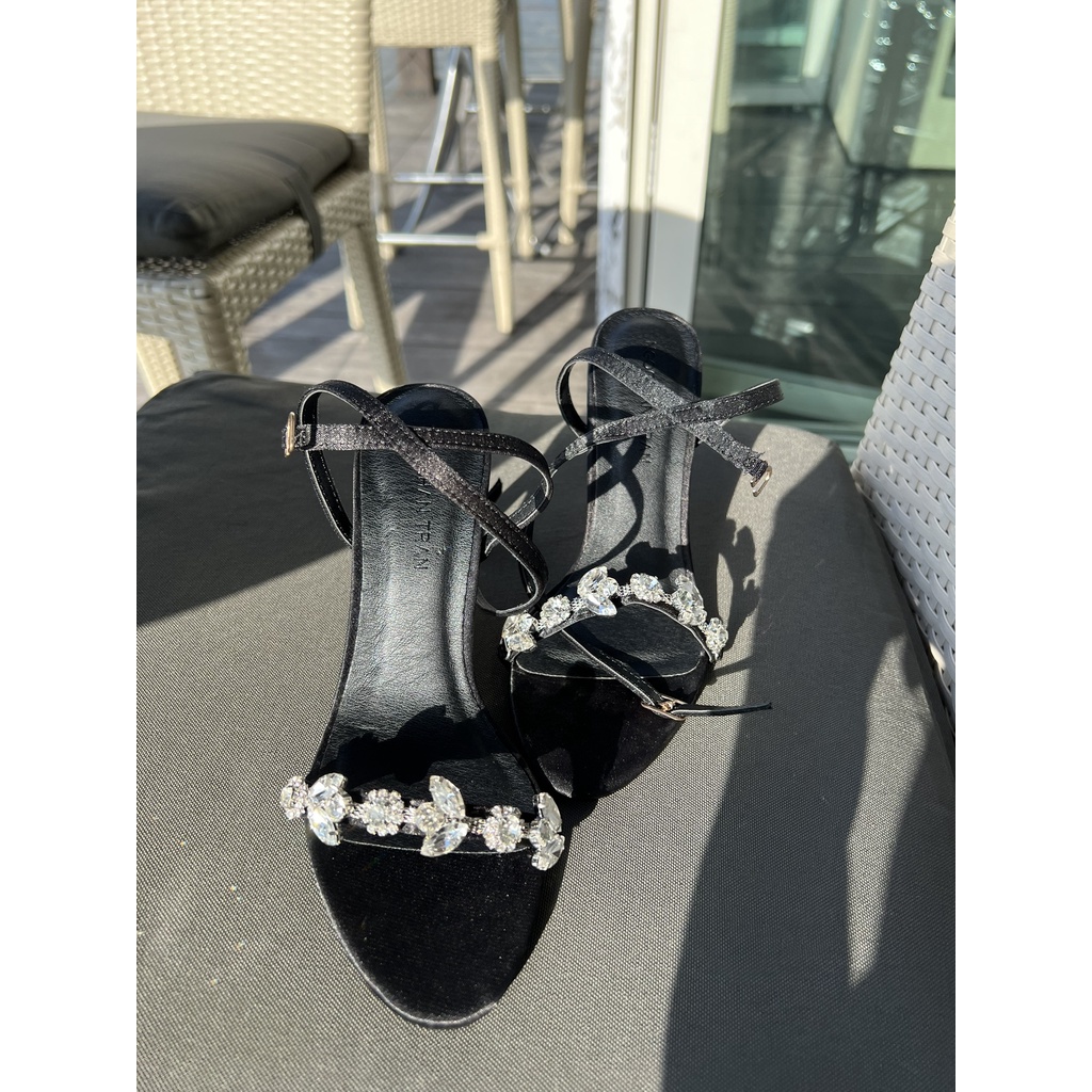 SANDAL CHARM ĐEN