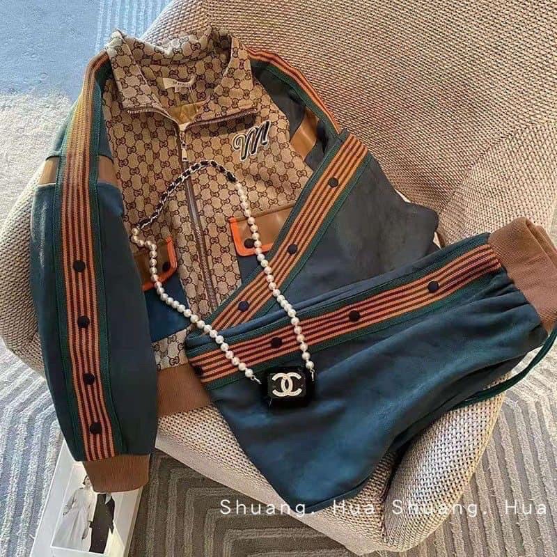 Set nỉ nâu chữ M hoạ tiết