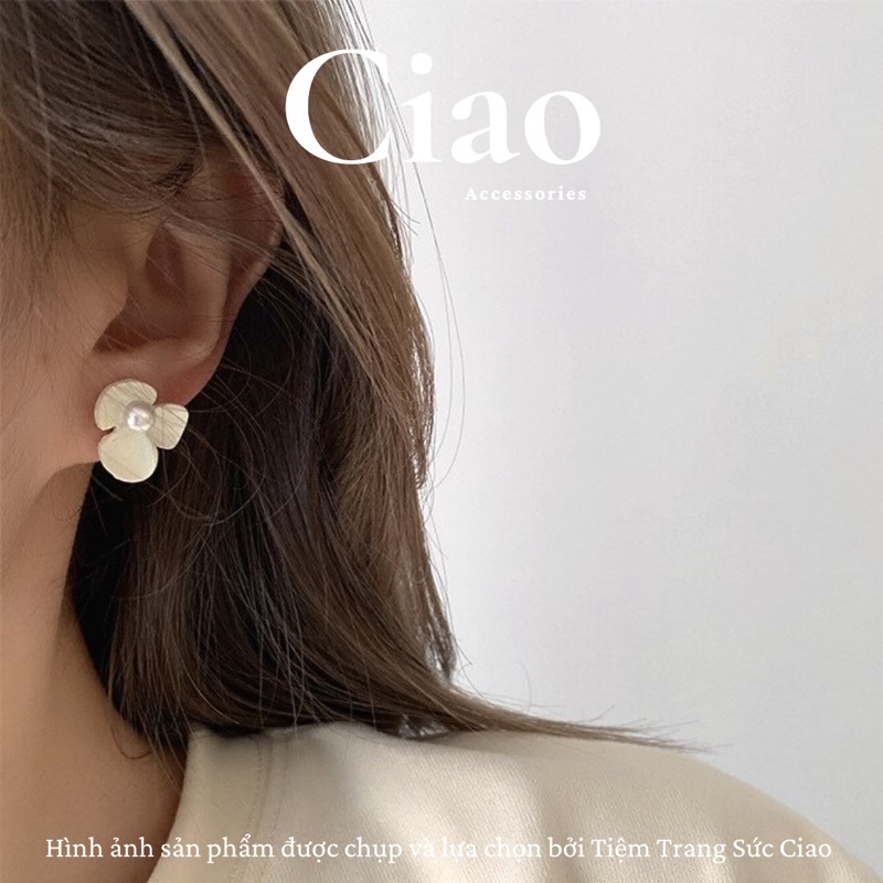 [NEW ITEMS] Khuyên tai/ Bông tai mạ bạc S925 thiết kế hoa 3 cánh nhẹ nhàng White Floral Ciao