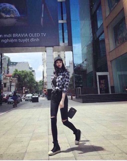 Quần bò rách gối