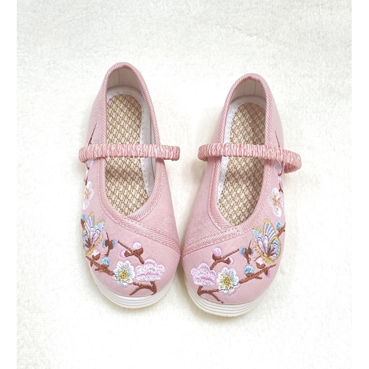 Giày thêu hoa cổ trang cho bé