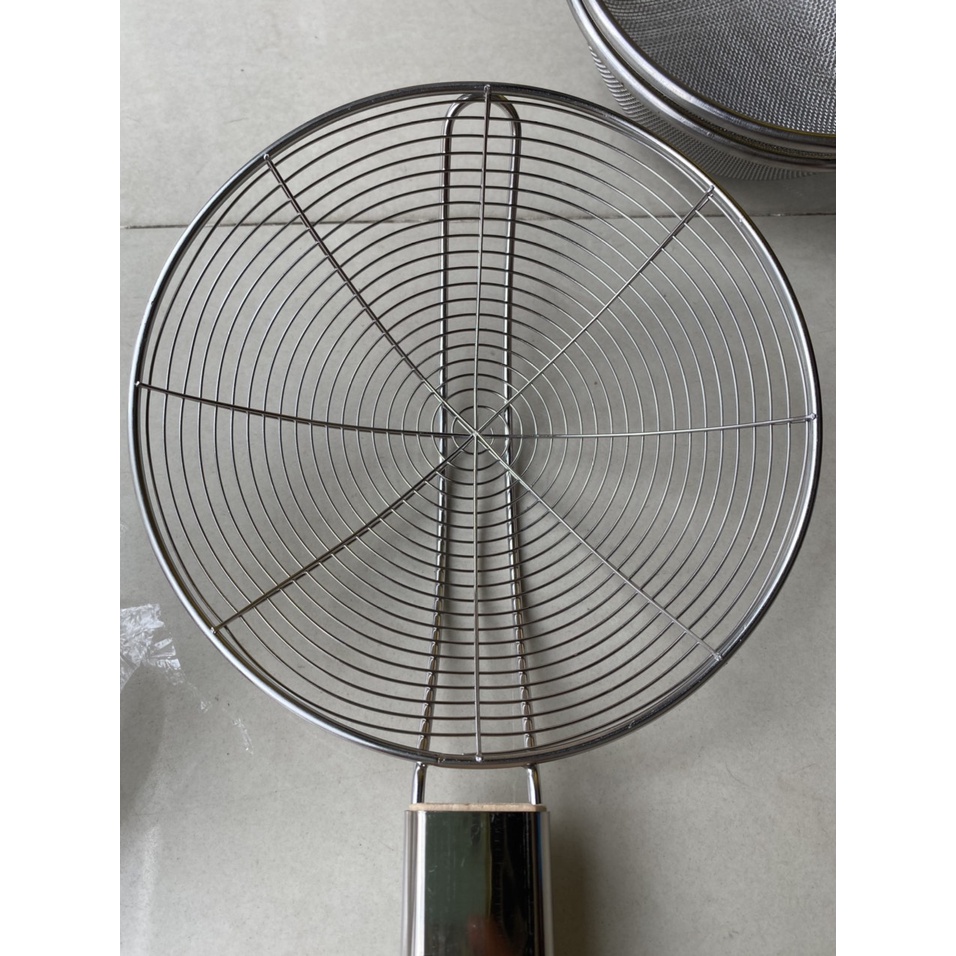 VỢT VÒNG INOX CÁN GỖ - VỚT ĐỒ CHIÊN, VỚT XƯƠNG. Phân loại to dành cho nhà hàng, quán ăn, bếp công nghiệp.