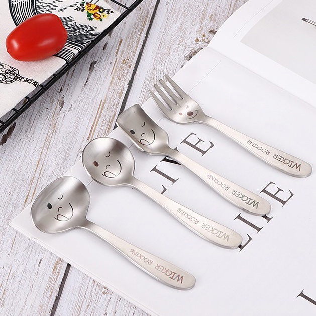 Bộ Muỗng Nĩa Bằng Thép Không Gỉ Hình Mặt Cười Dễ Thương Cho Bé
