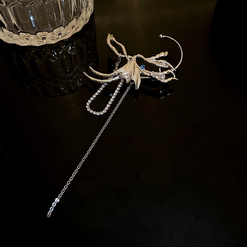 Bông Tai Dáng Dài Đính Đá Hình Bướm Phối Tua Rua Thiết Kế Đơn Giản Thời Trang Cho Nữ