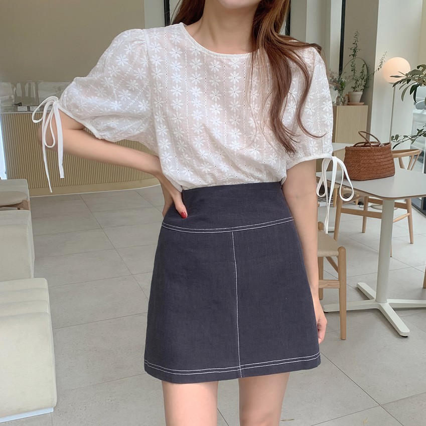 Áo tay ngắn cổ tròn thêu hoa / Chân váy denim chữ A lưng cao thời trang sành điệu cho nữ 35357