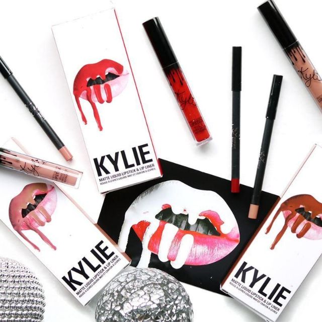 Kylie Lip Kit son kèm chì vẽ