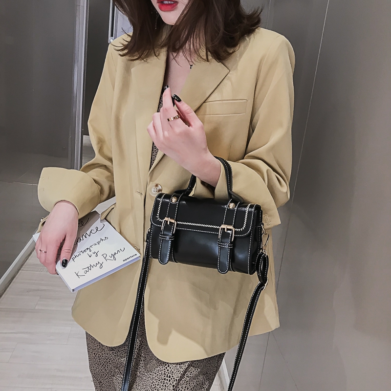 Túi đeo vai màu sắc xinh xắn phong cách cổ điển cho nữ