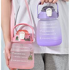Bình nước chia vách nhắc nhở giờ uống nước cho người lười uống nước