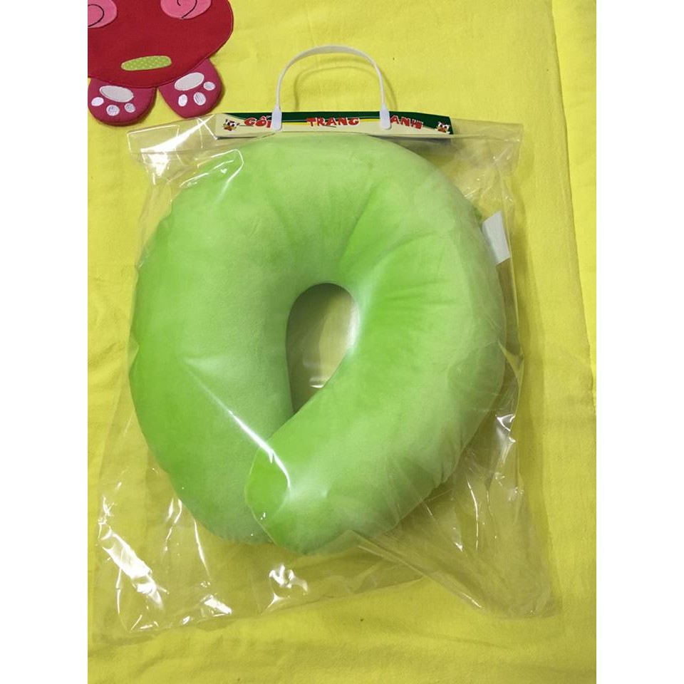 Gối vòng cổ màu xanh lá