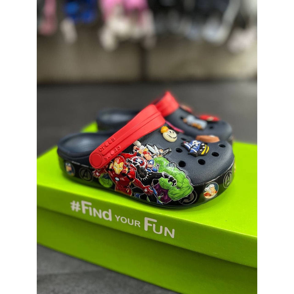 MAK - Dép Crocs Trẻ Em Mavel Avengers Band Kids, Thiết kế đúc nguyên đôi chắc chắn, Đi mưa đi nước, Hạn chế trơn tốt