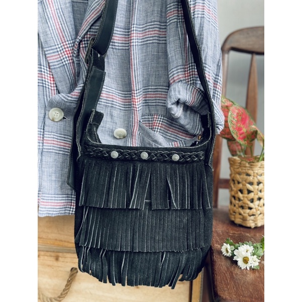 SALE- túi si da lộn tua rua màu đen