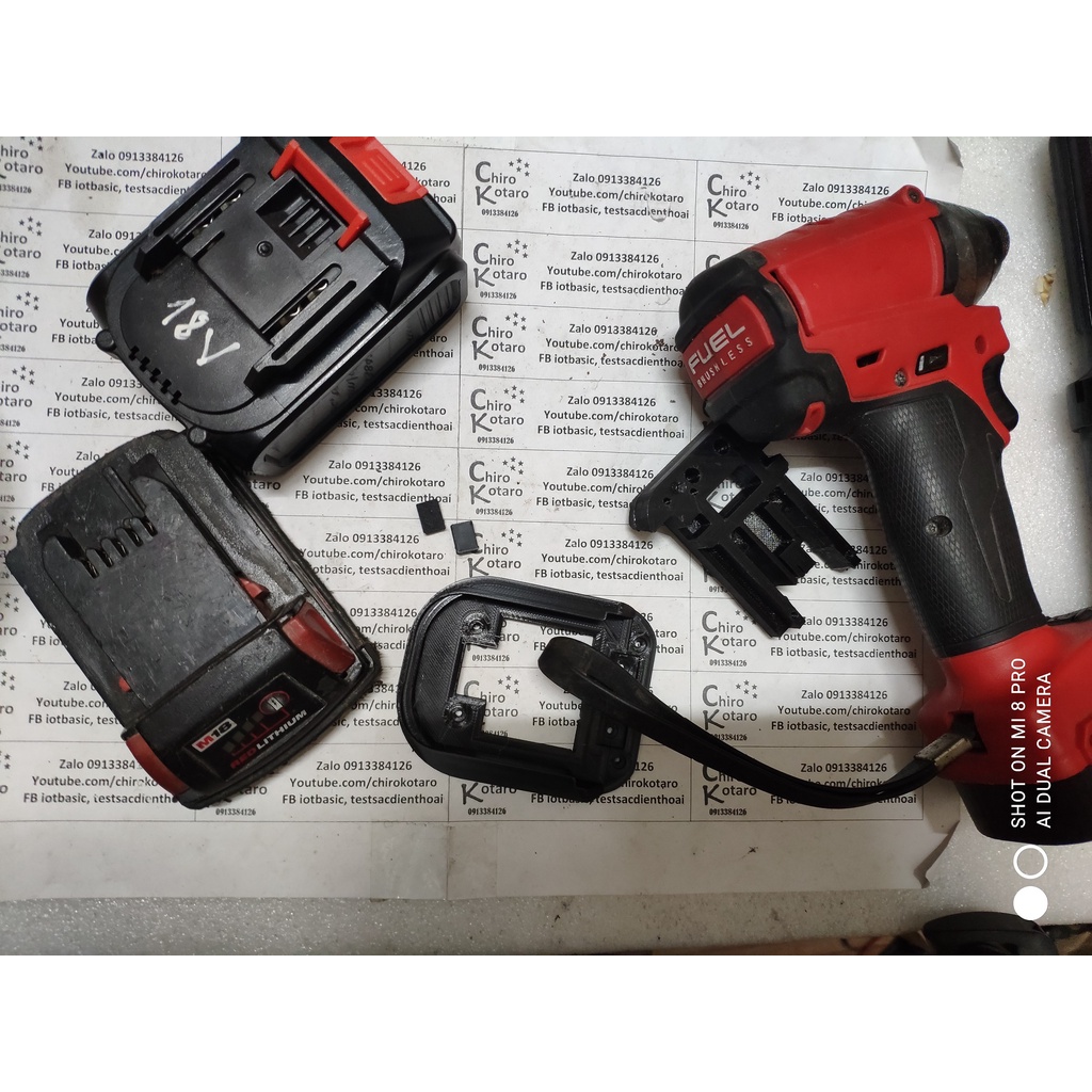 Đế chuyển pin máy khoan, vit Milwaukee M18 sang dùng hộp pin cài Makita