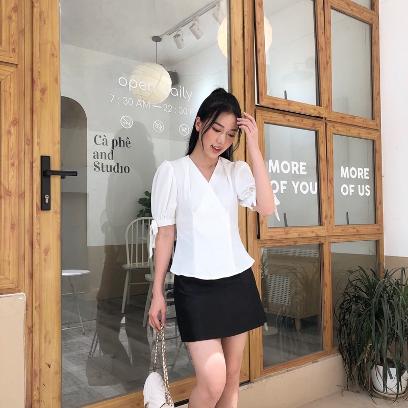 Áo trắng peplum cổ V xinh tưoi