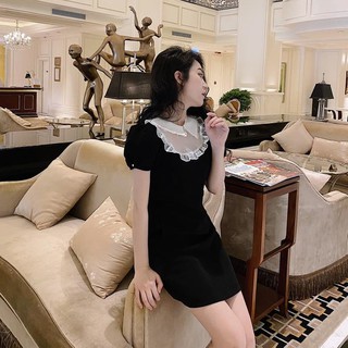 Váy đen cổ ren trắng Ruby