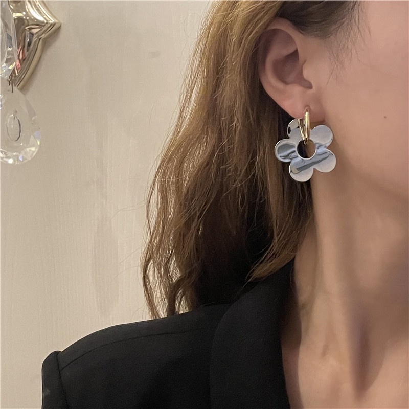 Bông Tai Kim Loại Hình Hoa Phong Cách Hàn Quốc Cổ Điển Thời Trang 19A1262