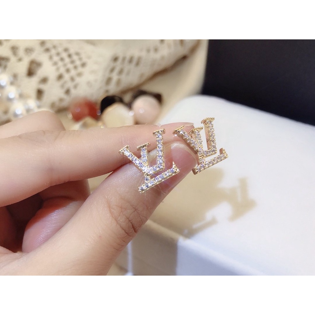 LOUIS VUITTON Khuyên Tai Tròn Bằng Thép Titan In Logo LV Thời Trang