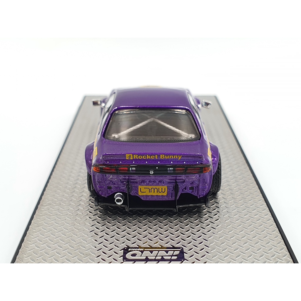 Xe Mô Hình NISSAN SILVIA (S14) &quot;ROCK BUNNY&quot; BOSS AERO METALLIC PURPLE 1:64 INNO MODELS (Tím)