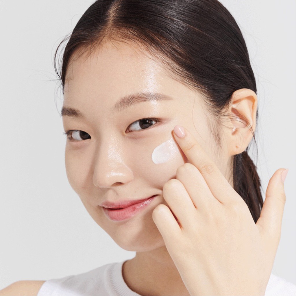 Tinh Chất Chống Nắng Dưỡng Ẩm, Làm Trắng, Chống Nhăn Innisfree Hyaluron Moist SunCreen SPF50+ PA++++
