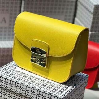 Fular xịn xò đã về- Size: 18cm- Fullbox xịn như hình, tag sắt