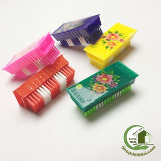 Bàn chải nhựa chữ nhật nhỏ 13cm x 5cm - giao màu ngẫu nhiên