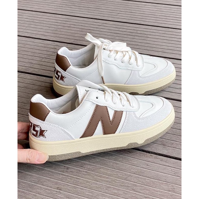 Giày thể thao chữ N nâu trắng