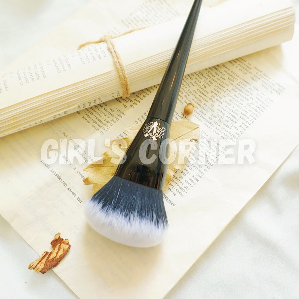 Cọ Phủ Phấn Nén Kat Von D22 - Girl's Corner