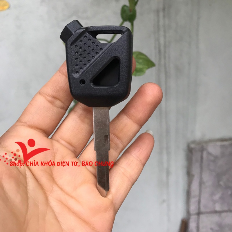 Vỏ chìa khóa xe máy điều khiển tìm xe Honda airblade, sh có ba viên từ và nắp đậy từ đi kèm