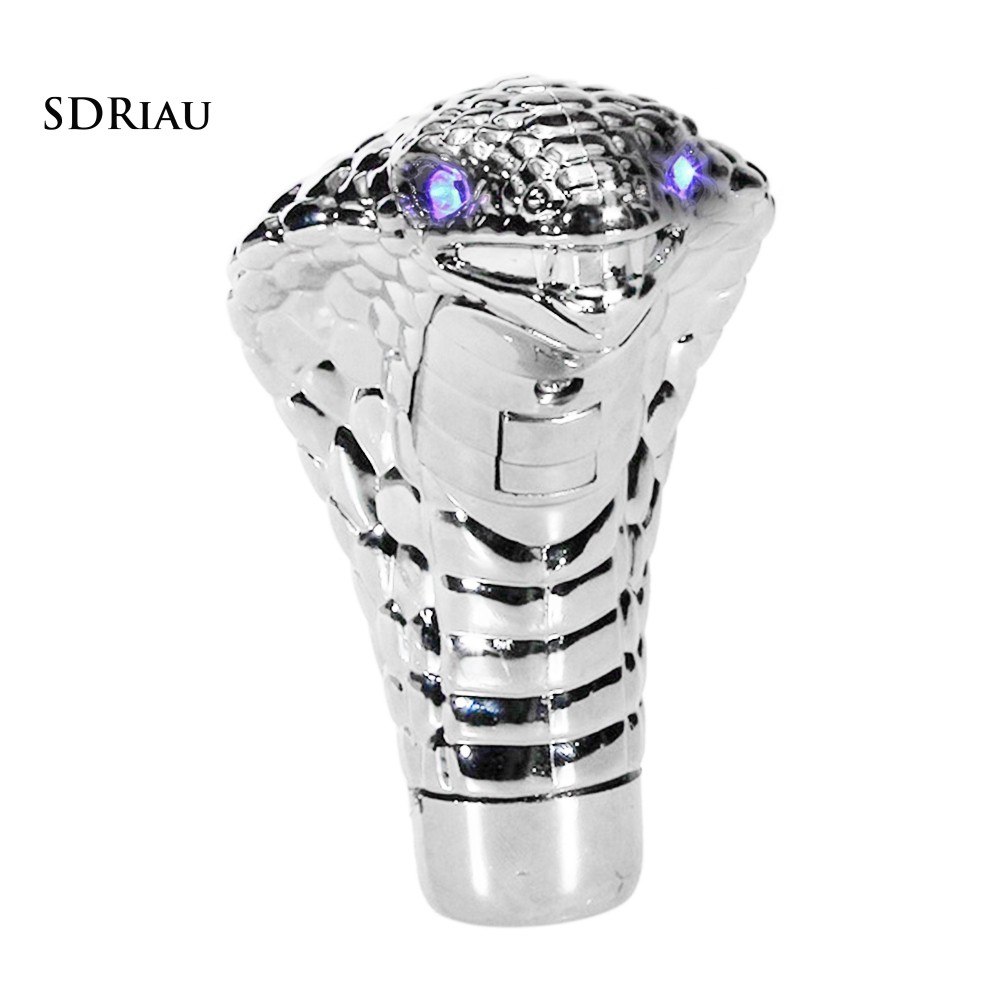 Tay nắm cần gạt số xe hơi hình đầu rắn hổ mang thiết kế độc đáo