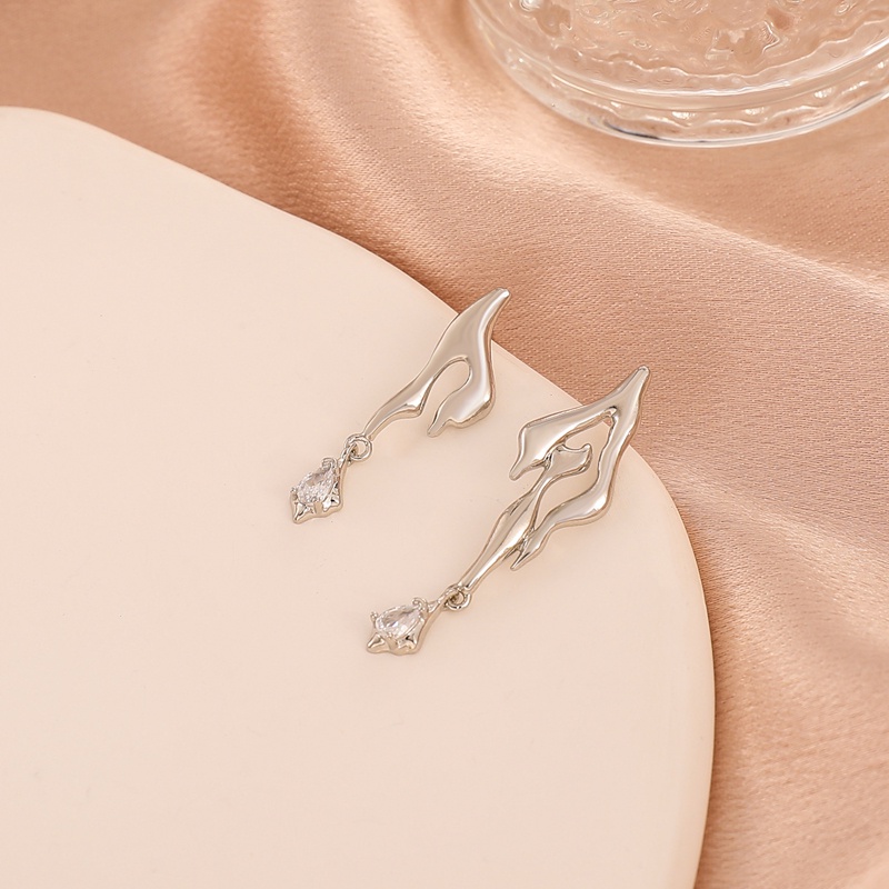 Thời trang INS Bông tai bất đối xứng của Nữ Zircon Lava Hình dạng giọt nước Màu bạc