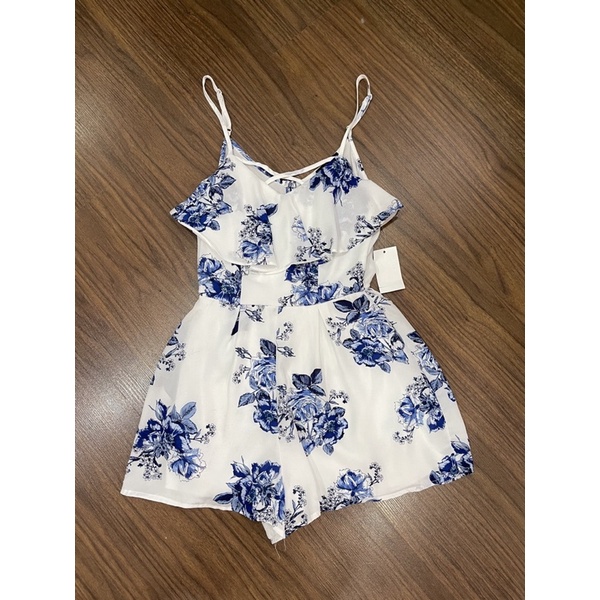 Jumsuit bèo ngực trắng hoa xanh