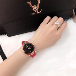 Đồng hồ nữ cao cấp dây da lộn( Ảnh thật)