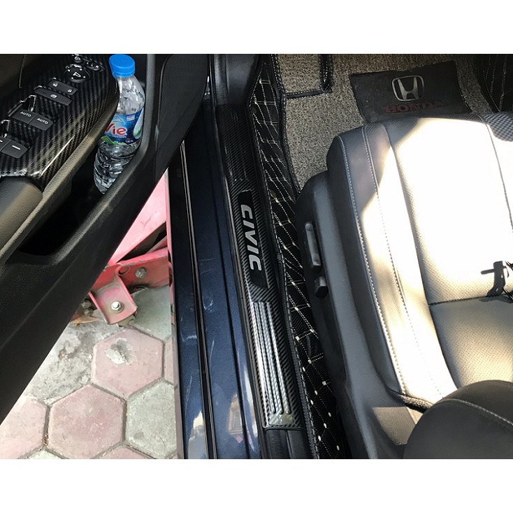 Ốp bậc cửa, nẹp bước chân, chống trầy bậc cốp trong ngoài Carbon xe Honda Civic 2022, 2023 vân cacbon cao cấp