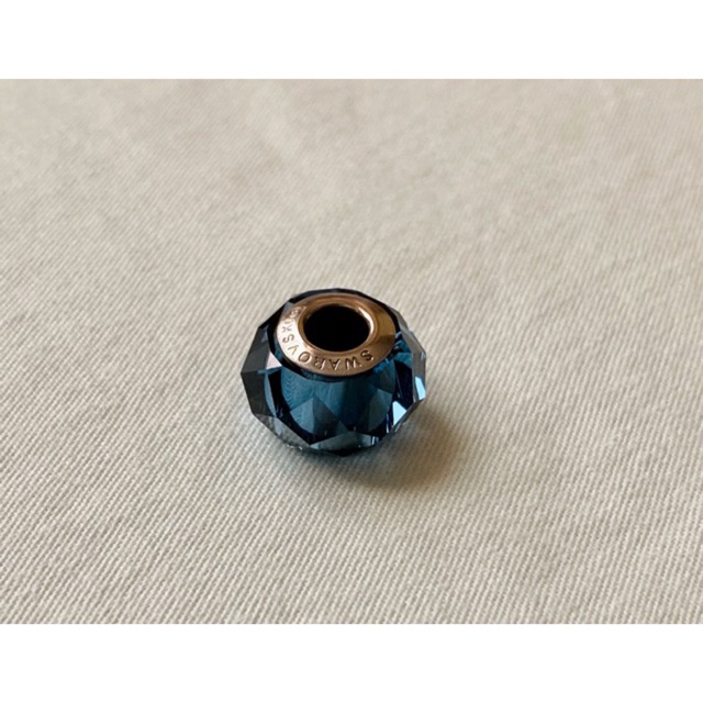 Charm pha lê Swarovski chính hãng siêu đẹp , có nhiều màu cực đẹp