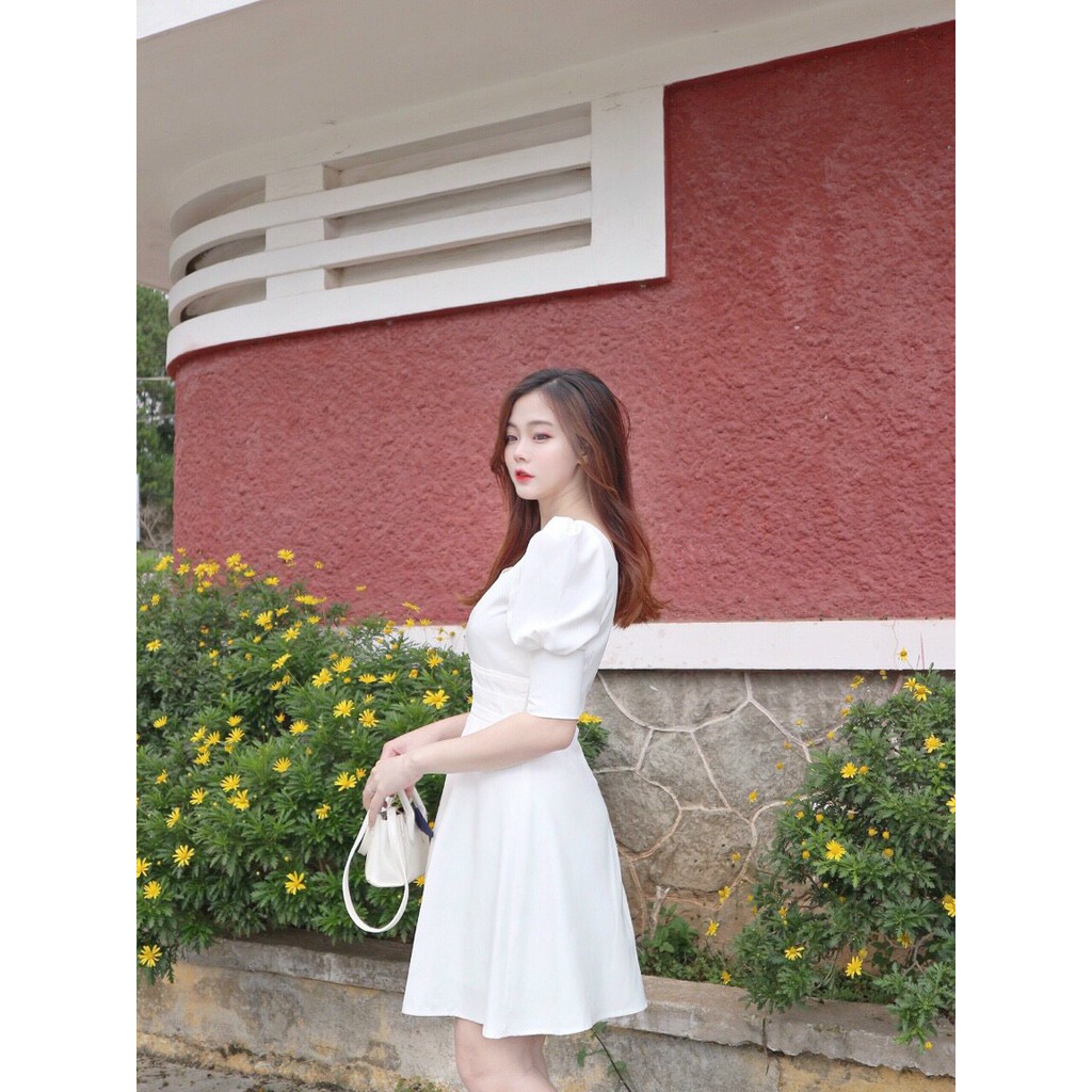 ĐẦM TRẮNG DỰ TIỆC CỔ ĐẮP XẾP LY VUÔNG TAY LỖ DÁNG XÒE | BigBuy360 - bigbuy360.vn