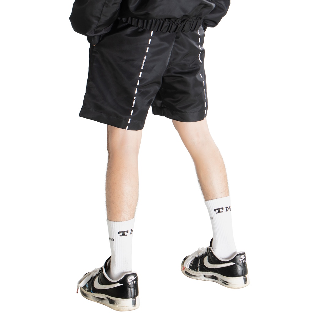 Quần Short 5THEWAY trong bộ sưu tập street vocabulary với chất liệu Poly Short
