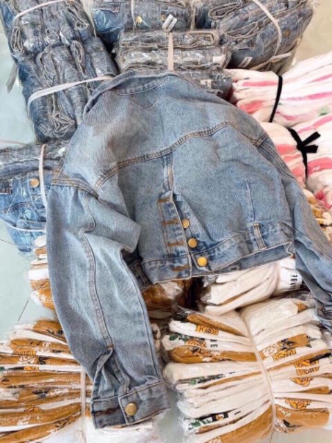 áo khoác jean nữ lững có nút lưng hàng hot